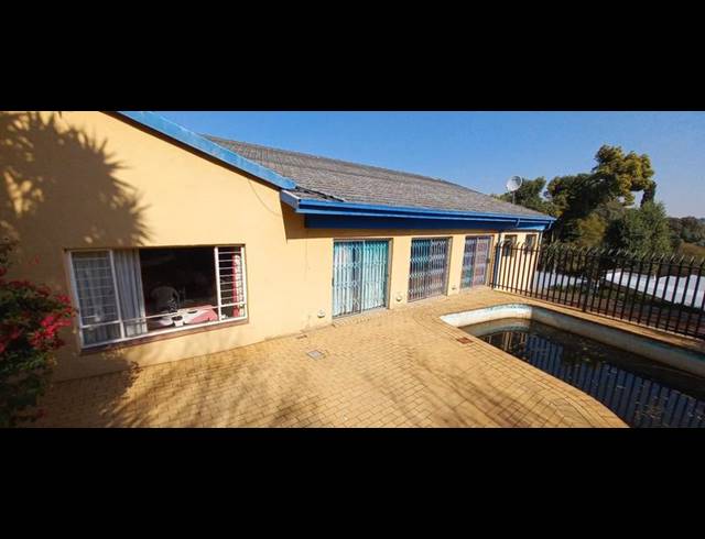 6 BEDROOM HOUSE FOR SALE IN QUELLERINA